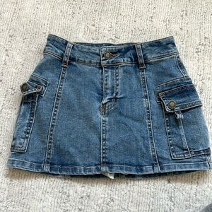 Katie J NYC denim cargo skirt size medium (8/10)